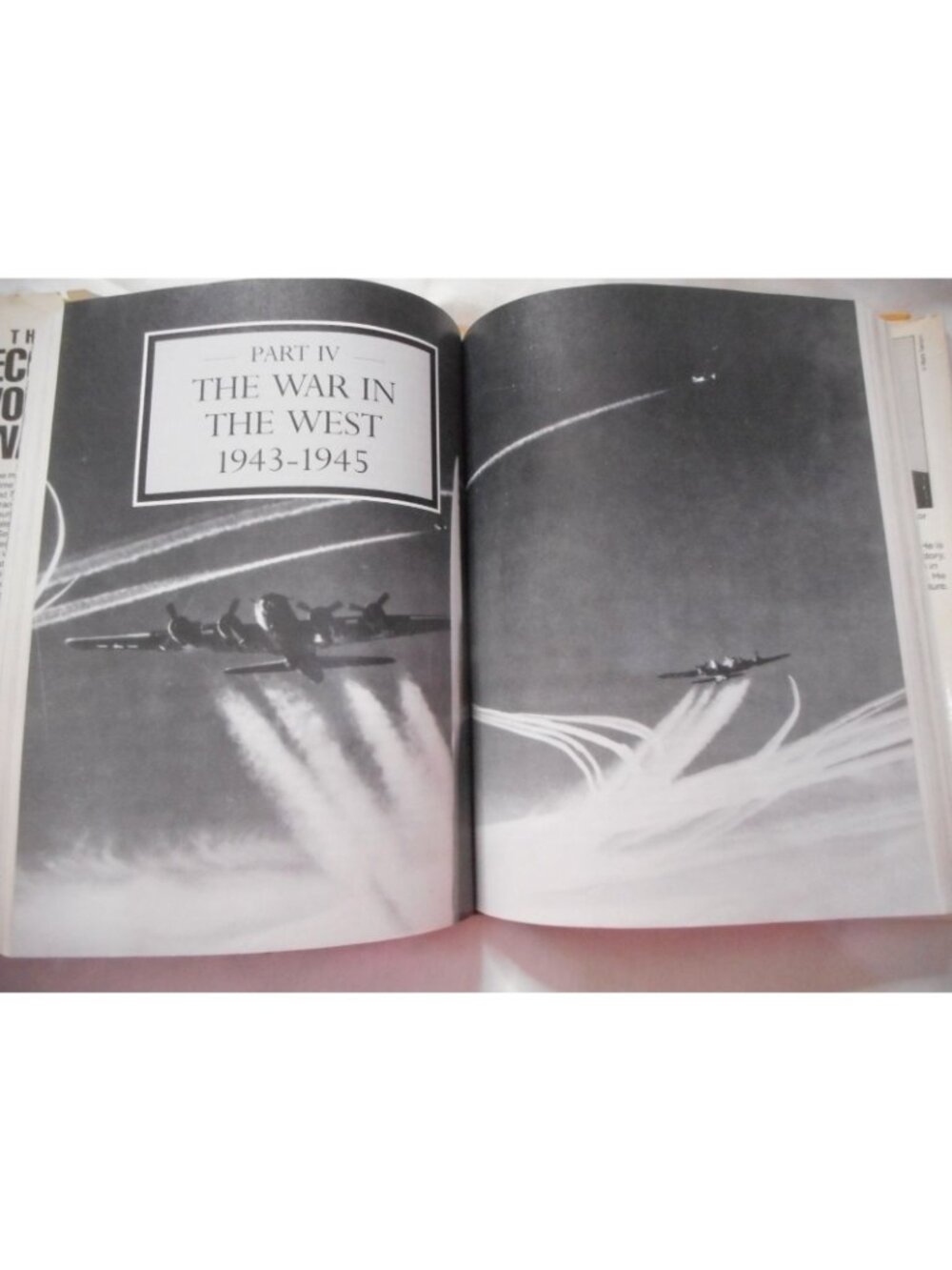 The Second World War Hardcover By John Keegan Illustrated w/ photos and drawings - Picture 10 of 11